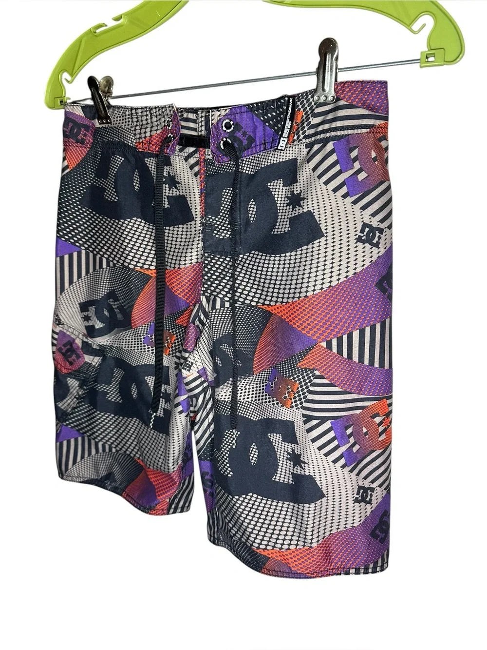 DC Shoes board shorts men size 26